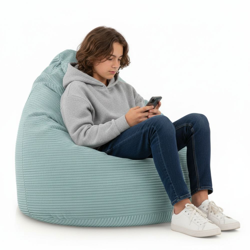 Sitzsack Flumpy Dune XL salbei teenager am handy
