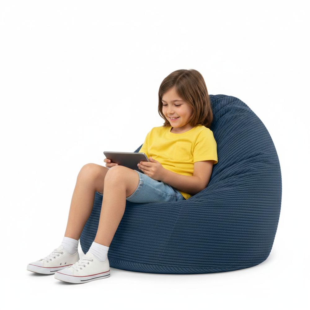 Sitzsack Flumpy L dunkelblau mädchen mit tablett