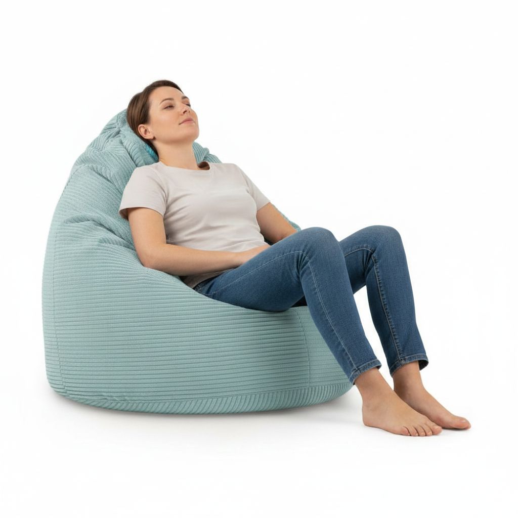Sitzsack Flumpy Dune XXL salbei frau sitzt drauf